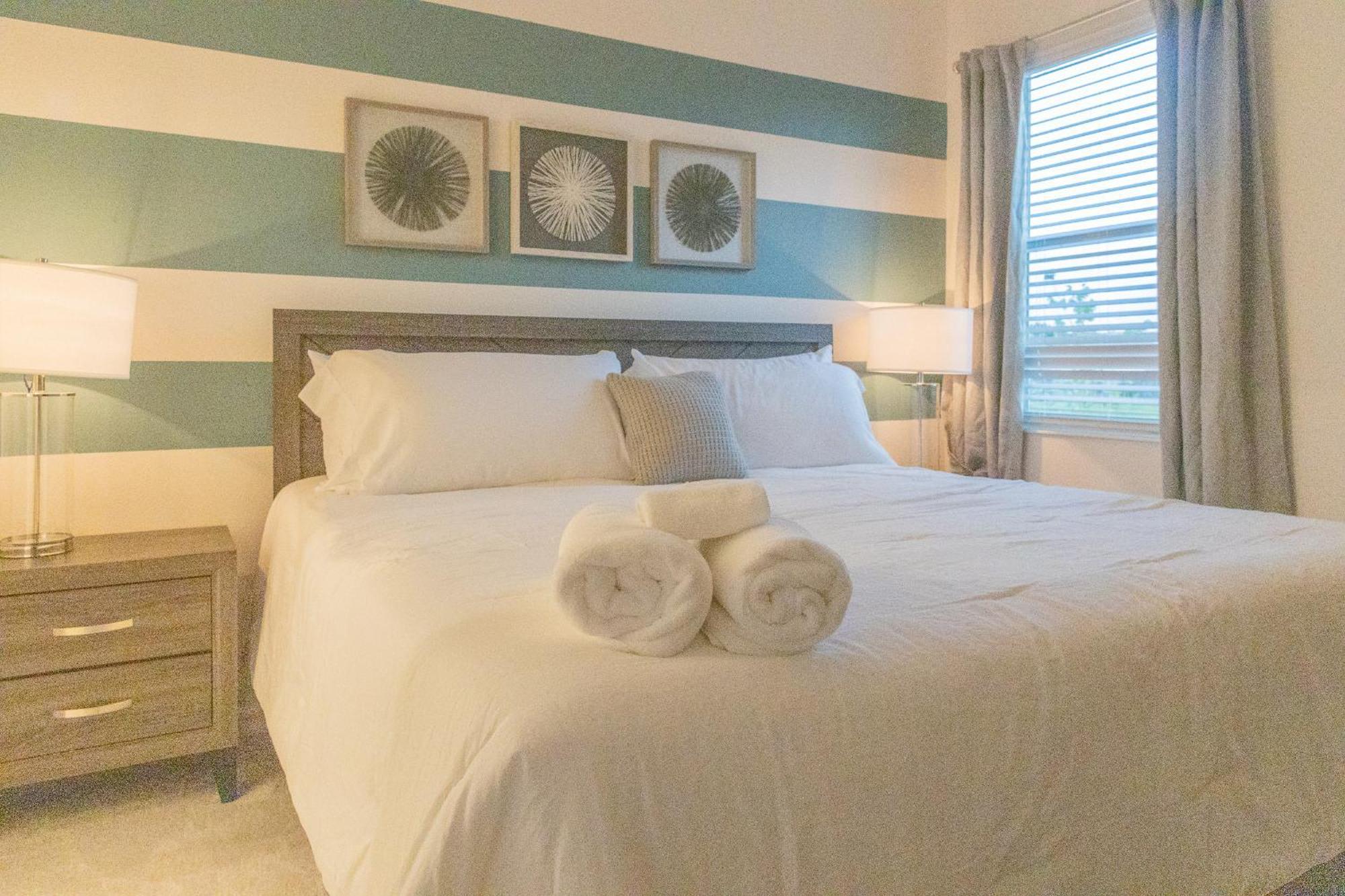 Waterfront Brand New Modern Luxury 8 Bedroom Pool House! Sleeps 16 Kissimmee Eksteriør billede