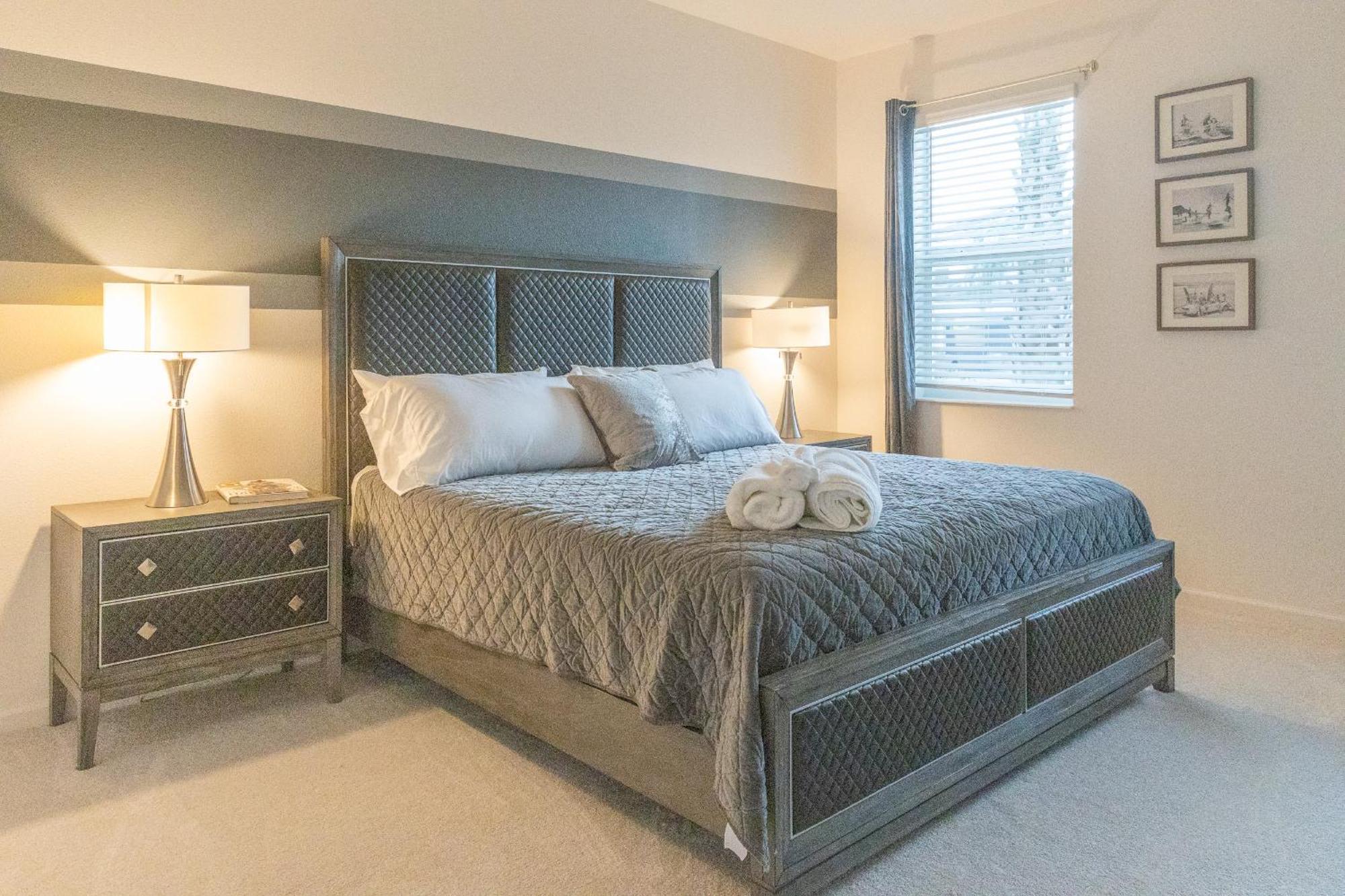 Waterfront Brand New Modern Luxury 8 Bedroom Pool House! Sleeps 16 Kissimmee Eksteriør billede