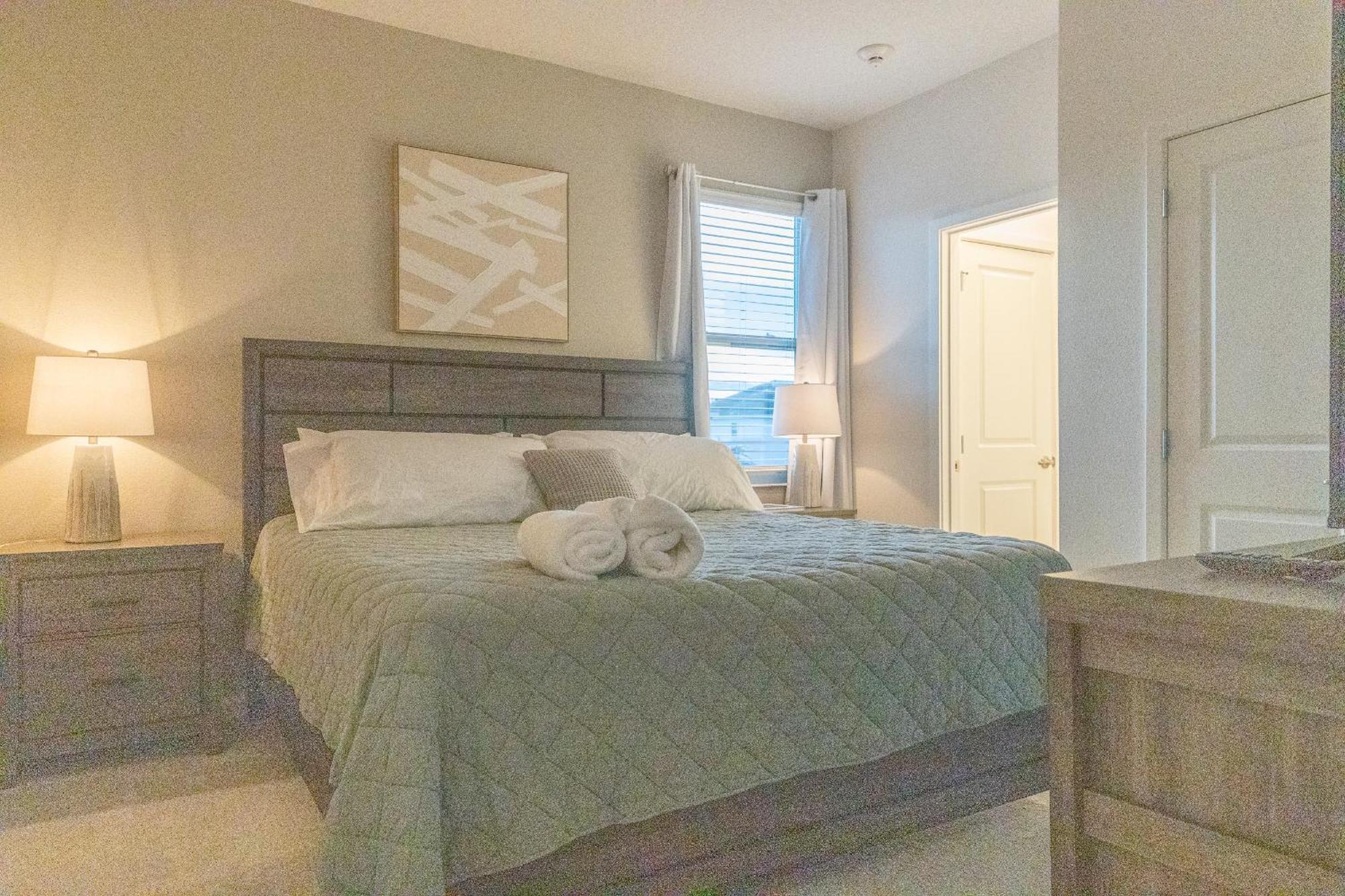 Waterfront Brand New Modern Luxury 8 Bedroom Pool House! Sleeps 16 Kissimmee Eksteriør billede